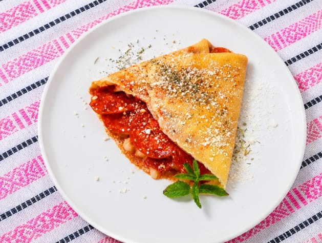 Crêpe Pepperoni Melt con pepperoni y queso mozzarella